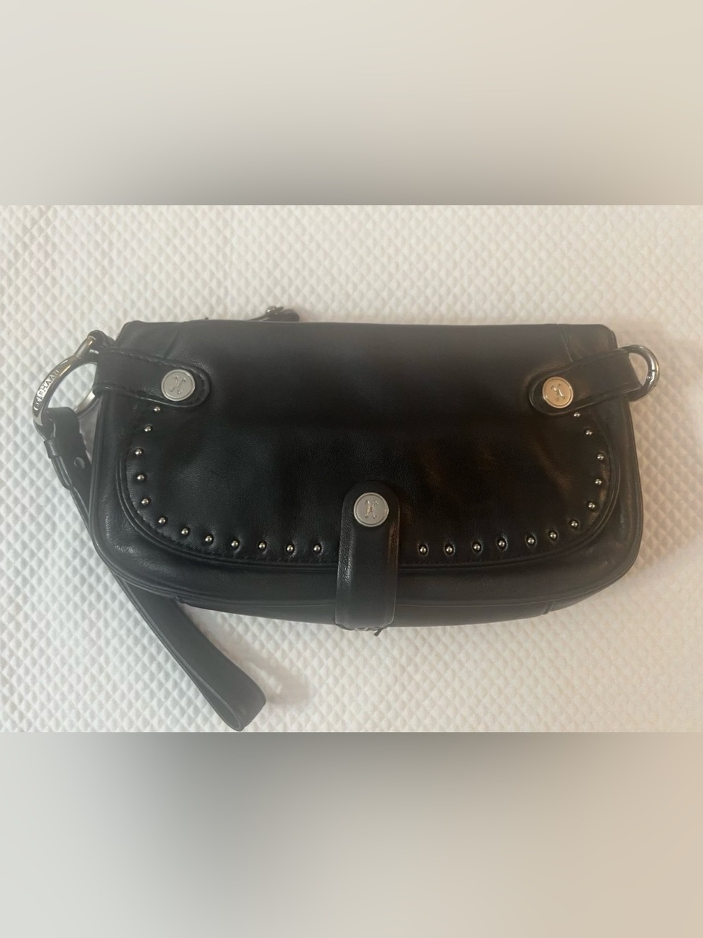 🩷Cole Haan Black/silver studded Leather Wristlet 💚